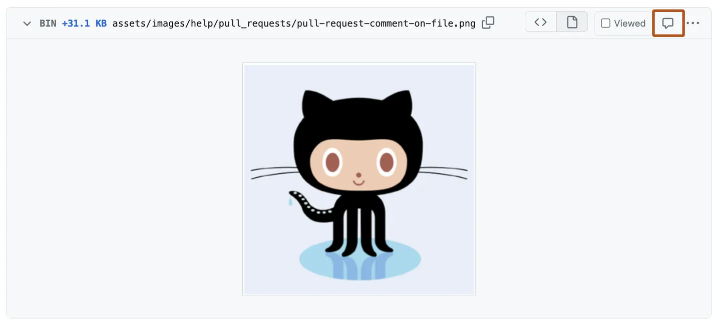Képfájl egy pull request „Files changed” oldalán; a fájl jobb oldalán narancssárgával kiemelt hozzászólás ikon.